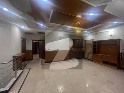 10 Marla Hot Modern House For Sale In Bahria Town ,Sector B ,Lahore