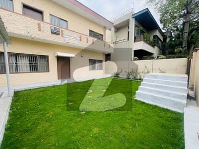 Luxury House On Extremely prime Location Available For Rent in Islamabad