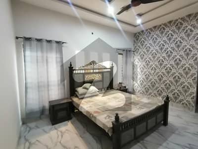 زکریا ٹاؤن ملتان میں 5 کمروں کا 13 مرلہ مکان 1.75 کروڑ میں برائے فروخت۔