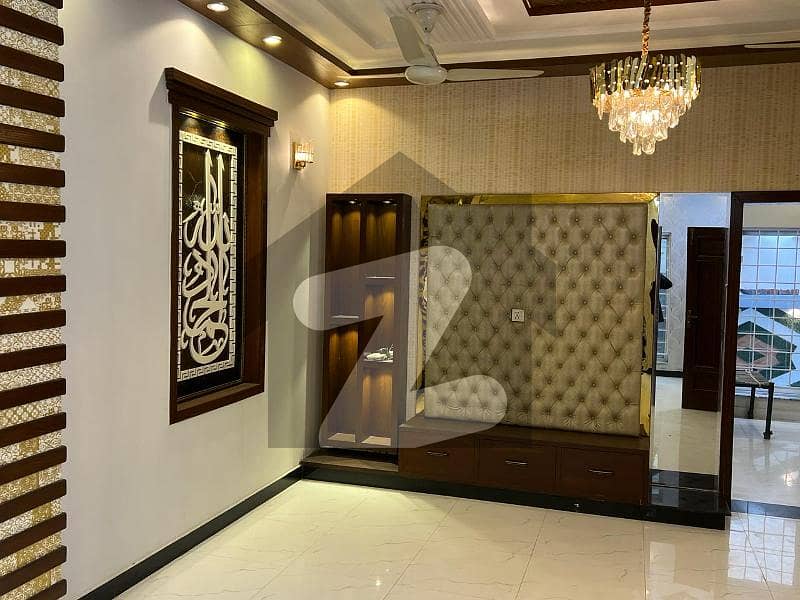 بحریہ ٹاؤن ۔ بلاک اے اے بحریہ ٹاؤن سیکٹرڈی,بحریہ ٹاؤن,لاہور میں 3 کمروں کا 5 مرلہ مکان 1.8 کروڑ میں برائے فروخت۔