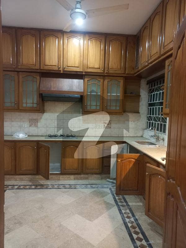14 MARLA BEAUTIFULL LOCATION UPER PORTION AVAILABE FOR RENT IN I/8 ISLAMABAD