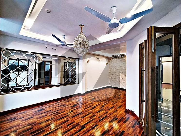 ڈی ایچ اے 9 ٹاؤن ڈیفنس (ڈی ایچ اے),لاہور میں 3 کمروں کا 5 مرلہ مکان 2.59 کروڑ میں برائے فروخت۔