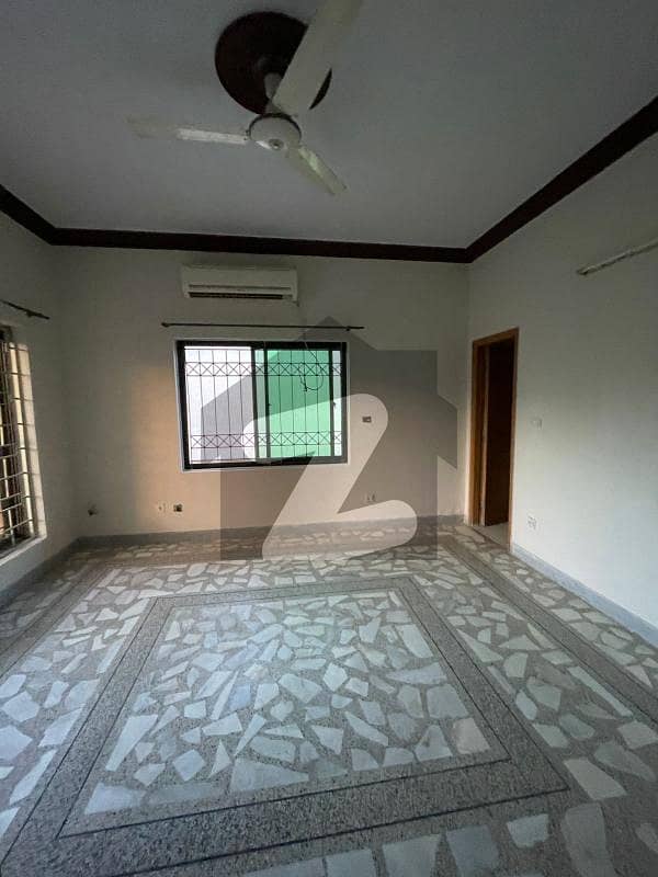 Ideal House In F-11 Available For Rs 350000