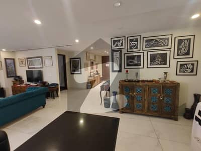 گلبرگ 3 گلبرگ,لاہور میں 4 کمروں کا 18 مرلہ فلیٹ 16.5 کروڑ میں برائے فروخت۔