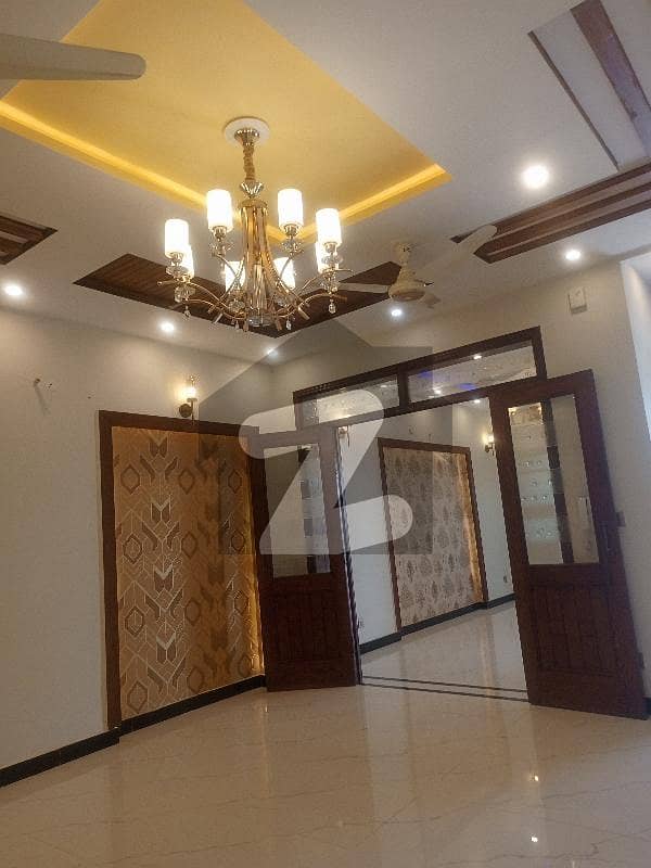 ایل ڈی اے ایوینیو ۔ بلاک جے ایل ڈی اے ایوینیو,لاہور میں 6 کمروں کا 10 مرلہ مکان 3.7 کروڑ میں برائے فروخت۔