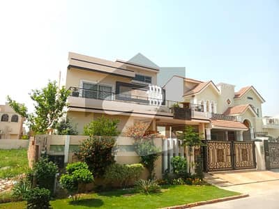 One Kanal Solid Owner Made House For Sale In DHA Phase 8 Ex Park View