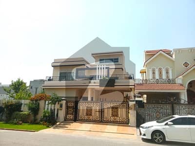 One Kanal Solid Owner Made House For Sale In DHA Phase 8 Ex Park View