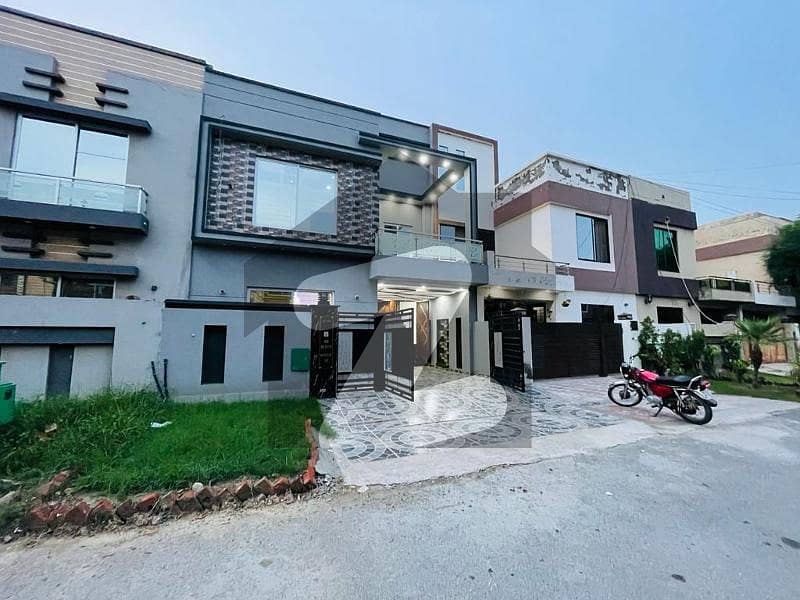 5 Marla Hot Location House For Sale In Sector B,Lahore
