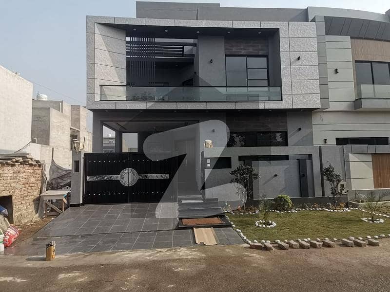 10 MARLA BRAND NEW LUXURY HOUSE AVAILABLE FOR SALE IN BANKER AVENUE HOUSE