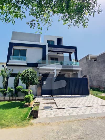 11 MARLA OWNER BUILD HOUSE AVAILABLE FOR SALE IN LDA AVENUE