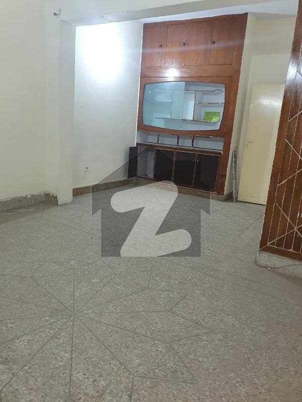 آئی ۔ 10 اسلام آباد میں 5 کمروں کا 6 مرلہ مکان 3.15 کروڑ میں برائے فروخت۔