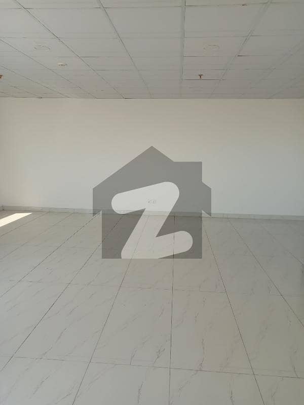 Gulberg 780 S/ft Office Near Mm Alam Is Available On Rent