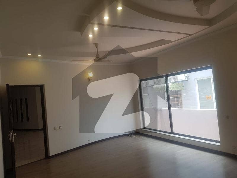 2 Kanal Used Bungalow For Sale At Hot Location