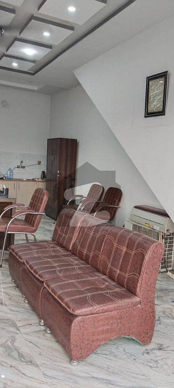 لوئر کینال روڈ فیصل آباد میں 1 کمرے کا 2 مرلہ دفتر 70.0 لاکھ میں برائے فروخت۔