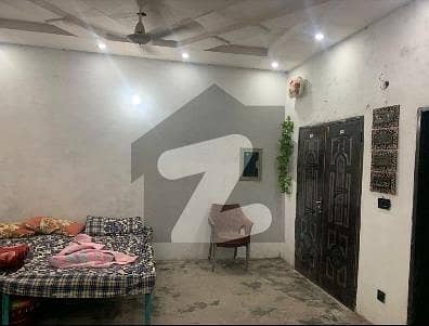 جلیانہ لاہور میں 2 کمروں کا 8 مرلہ مکان 1.1 کروڑ میں برائے فروخت۔