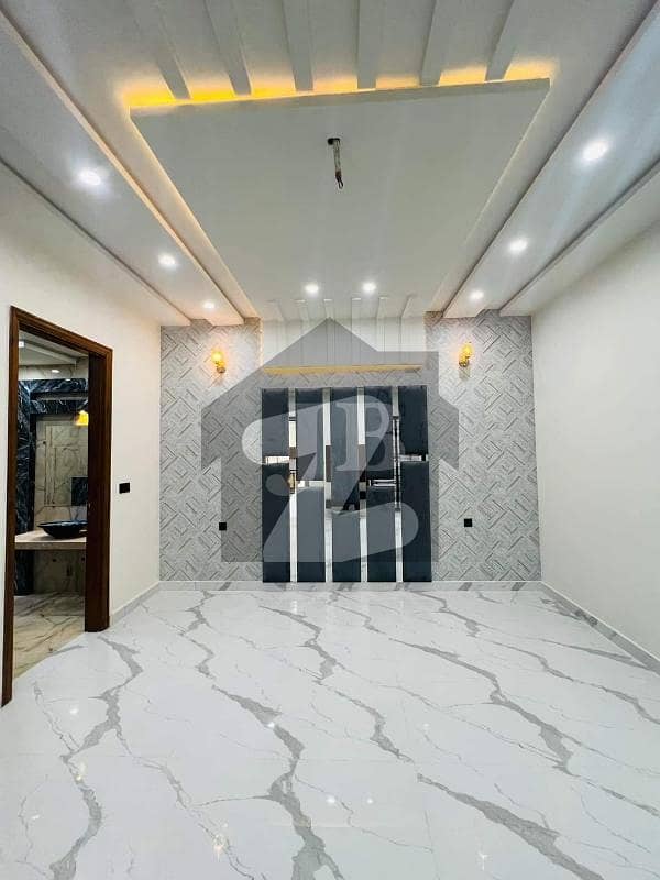 ایڈن ویلی فیصل آباد میں 4 کمروں کا 7 مرلہ مکان 4.25 کروڑ میں برائے فروخت۔