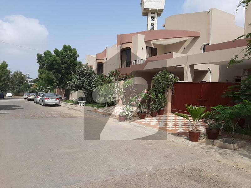 نیوی ہاؤسنگ سکیم کارساز کراچی میں 5 کمروں کا 14 مرلہ مکان 2.7 لاکھ میں کرایہ پر دستیاب ہے۔