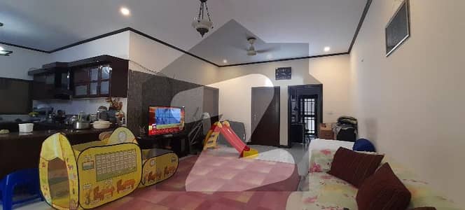 Portion Available Rent Near Naheed Super Store 4 Bed Drawing Dining With Servant Quarter Separate Entrance With Car Parking