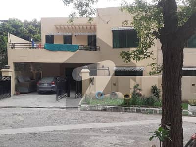 عسکری 13 راولپنڈی میں 4 کمروں کا 10 مرلہ مکان 5.85 کروڑ میں برائے فروخت۔