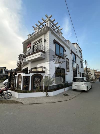 بسم اللہ ہاؤسنگ سکیم جی ٹی روڈ,لاہور میں 6 کمروں کا 9 مرلہ مکان 3.95 کروڑ میں برائے فروخت۔