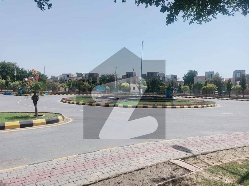 بحریہ نشیمن لاہور میں 8 مرلہ رہائشی پلاٹ 66.0 لاکھ میں برائے فروخت۔