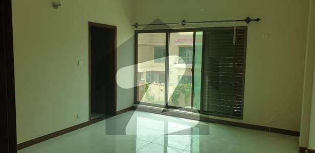 427 Yards Near Park & Mosque Brigadier House For Sale