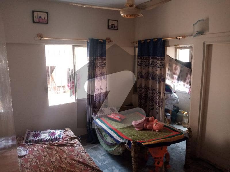 گلستانِِ جوہر ۔ بلاک 13 گلستانِ جوہر,کراچی میں 4 کمروں کا 4 مرلہ فلیٹ 69.0 لاکھ میں برائے فروخت۔