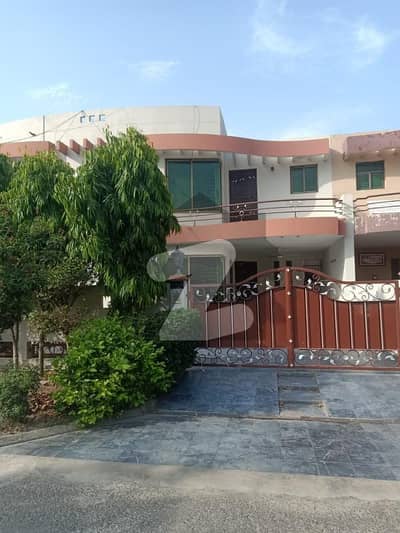 پیراگون سٹی لاہور میں 5 کمروں کا 10 مرلہ مکان 1.0 لاکھ میں کرایہ پر دستیاب ہے۔
