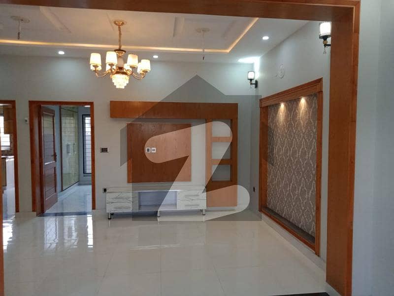 10 Marla House Available For Rent in Overseas B Block Bahria Town Lahore