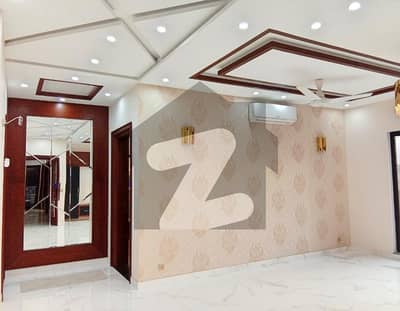 بحریہ ٹاؤن - اوورسیزبی بحریہ ٹاؤن اوورسیز انکلیو,بحریہ ٹاؤن,لاہور میں 5 کمروں کا 1 کنال مکان 1.8 لاکھ میں کرایہ پر دستیاب ہے۔