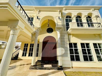 One Kanal Beautiful Luxurious House Prime Location Of DHA 2