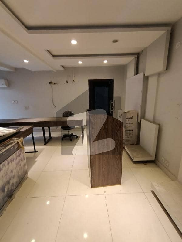 گلبرگ لاہور میں 3 کمروں کا 7 مرلہ دفتر 2.0 لاکھ میں کرایہ پر دستیاب ہے۔