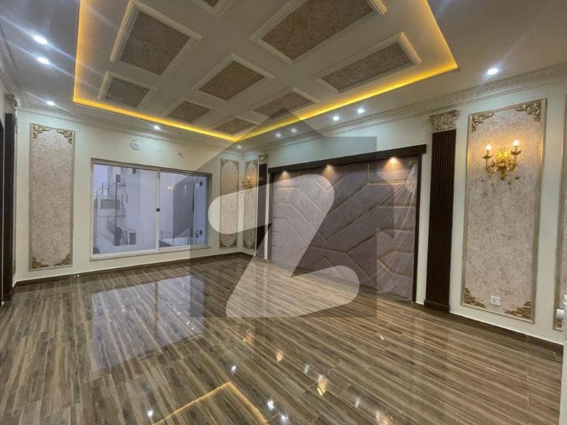 لیک سٹی ۔ سیکٹر ایم ۔ 3 لیک سٹی,رائیونڈ روڈ,لاہور میں 5 کمروں کا 1 کنال مکان 8.3 کروڑ میں برائے فروخت۔