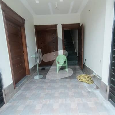 جوبلی ٹاؤن ۔ بلاک سی جوبلی ٹاؤن,لاہور میں 4 کمروں کا 3 مرلہ مکان 1.35 کروڑ میں برائے فروخت۔