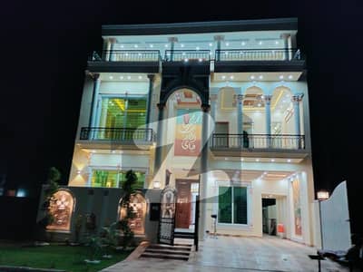 ایل ڈی اے ایوینیو ۔ بلاک جے ایل ڈی اے ایوینیو,لاہور میں 6 کمروں کا 10 مرلہ مکان 3.2 کروڑ میں برائے فروخت۔