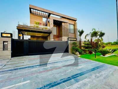 Kanal Super Stylish Bungalow For Sale On Top Location