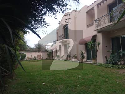 Well Maintained 5 Beds Luxury House For Rent In F8
