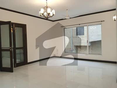 Triple Store 7 Beds Luxurious House For Rent In F8