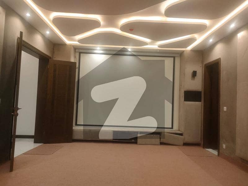 ڈی ایچ اے فیز 3 ڈیفنس (ڈی ایچ اے),لاہور میں 4 کمروں کا 10 مرلہ مکان 6.8 کروڑ میں برائے فروخت۔