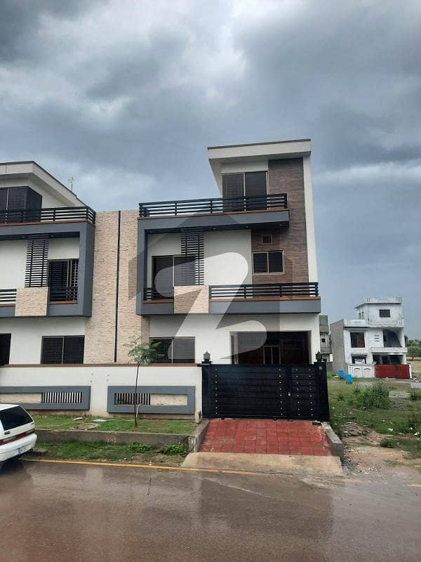 فیصل ٹاؤن - ایف ۔ 18 اسلام آباد میں 6 کمروں کا 5 مرلہ مکان 2.2 کروڑ میں برائے فروخت۔