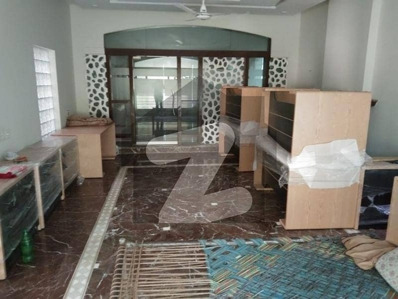 گلبرگ لاہور میں 6 کمروں کا 2 کنال مکان 8.0 لاکھ میں کرایہ پر دستیاب ہے۔