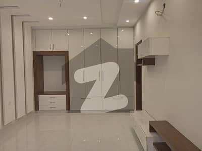 ایڈن ویلی فیصل آباد میں 4 کمروں کا 7 مرلہ مکان 3.5 کروڑ میں برائے فروخت۔