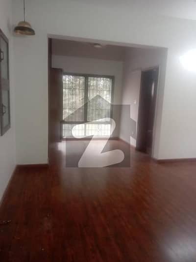 1 Kanal Beautiful House Available For Rent