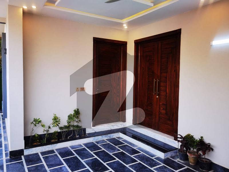 گلبرگ لاہور میں 8 کمروں کا 4 کنال مکان 40.0 کروڑ میں برائے فروخت۔