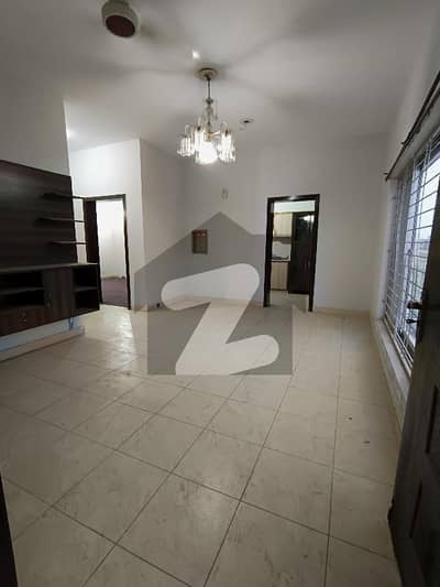 5 Marla Ideal Location Flat For Sale