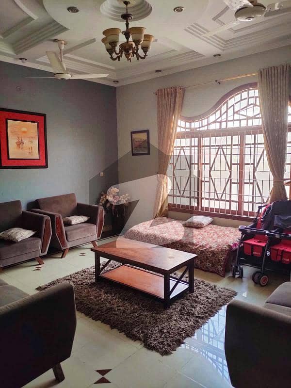 گلستانِِ جوہر ۔ بلاک 2 گلستانِ جوہر,کراچی میں 6 کمروں کا 10 مرلہ مکان 5.4 کروڑ میں برائے فروخت۔