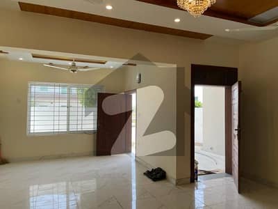 Ideal Location New Modern House Lake View