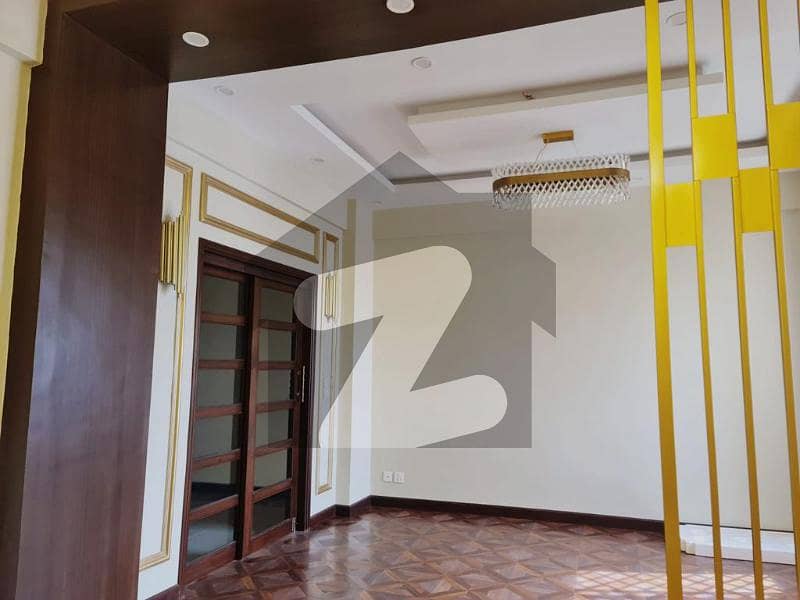 نیوی ہاؤسنگ سکیم کارساز کراچی میں 5 کمروں کا 16 مرلہ فلیٹ 11.0 کروڑ میں برائے فروخت۔
