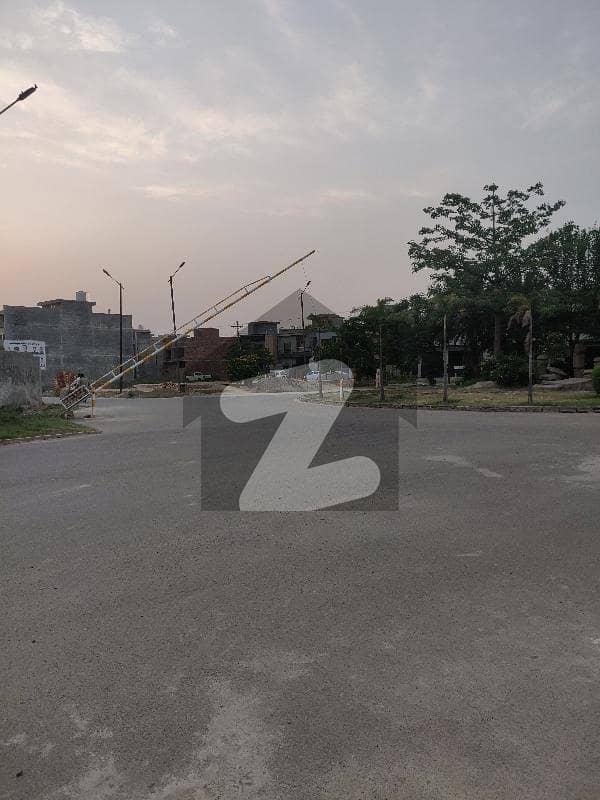 پام ولاز جوبلی ٹاؤن,لاہور میں 5 مرلہ رہائشی پلاٹ 75.0 لاکھ میں برائے فروخت۔