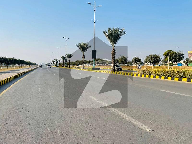 ڈی ایچ اے فیز 8 ڈیفنس (ڈی ایچ اے),لاہور میں 1 کنال رہائشی پلاٹ 3.7 کروڑ میں برائے فروخت۔